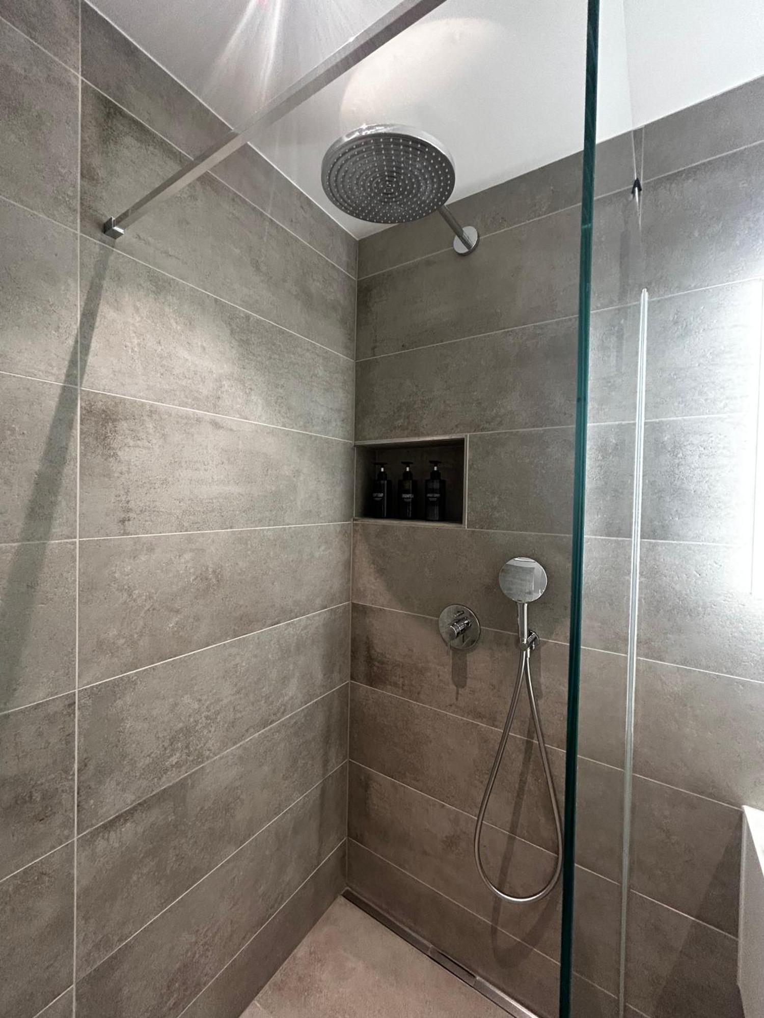 Family Apartment, Near The Beach Whit Private Park Locarno Exteriör bild